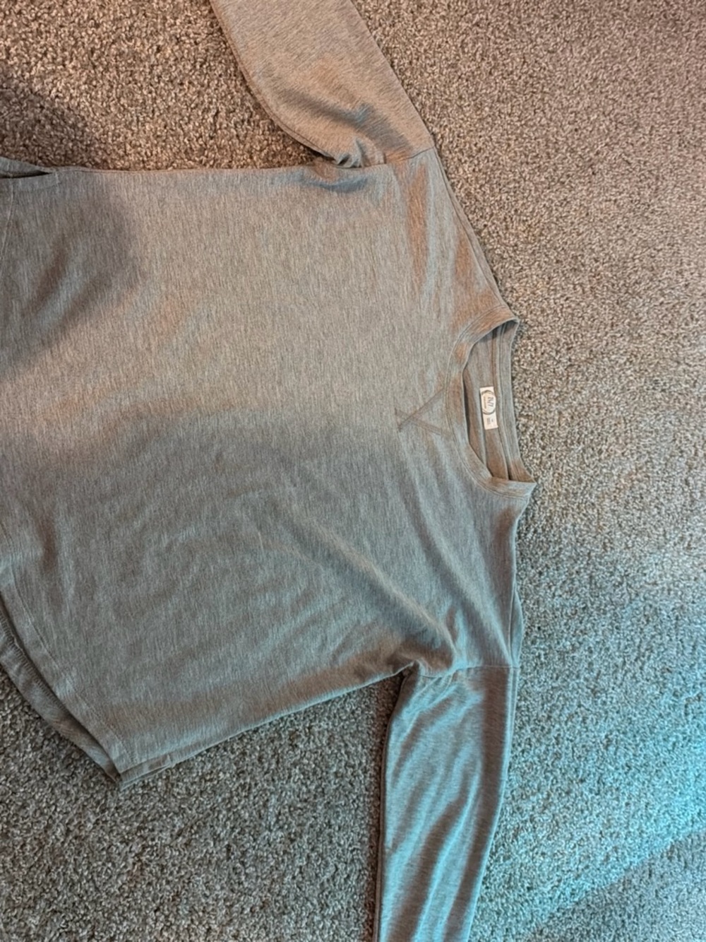 Classic Lightweight Long-Sleeve Crewneck Top in Heather Gray